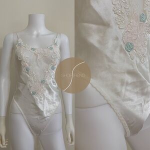 🔥FINAL SALE🔥Victoria’s Secret Vintage Romantic Sexy lace rosette teddy